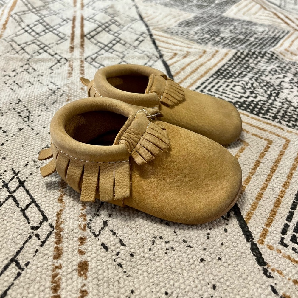 Freshly Picked Bear Paw Sole moccasins